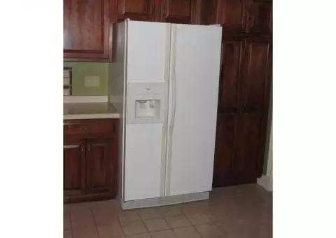 Whirlpool side by side refrigerator/freezer