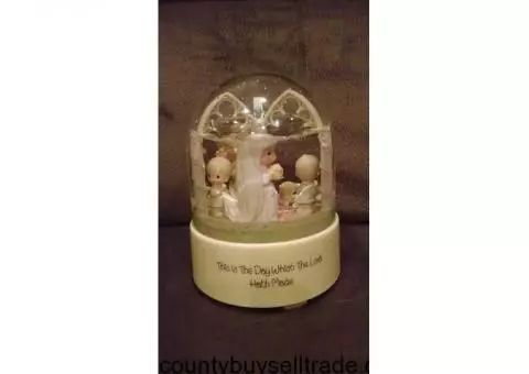 Precious Moments Snow Globe