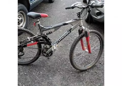 SCHWINN S30 MOUNTAIN BIKE