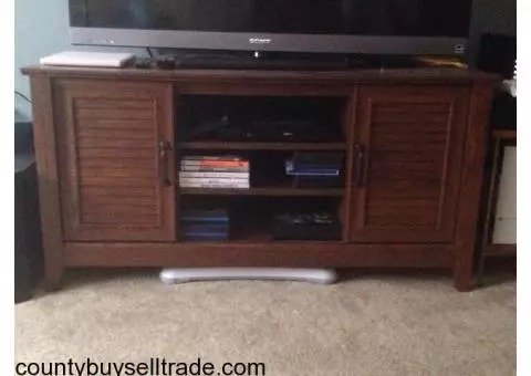 TV stand/entertainment center