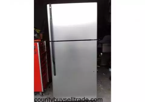 GE refrigerator w/ice maker