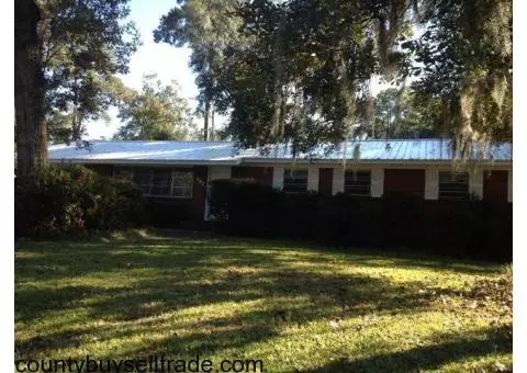 3bd/2ba Country Style Ranch Home