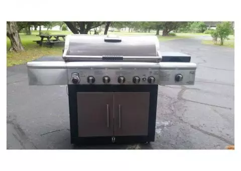 Brinkmann Gas Grill with Rotisserie and side burner