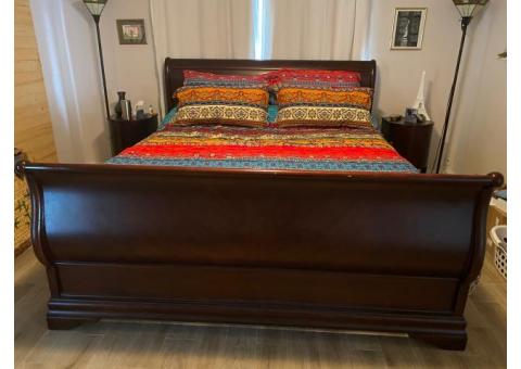 King Solid Wood Sleigh Bed w/ like-new mattress