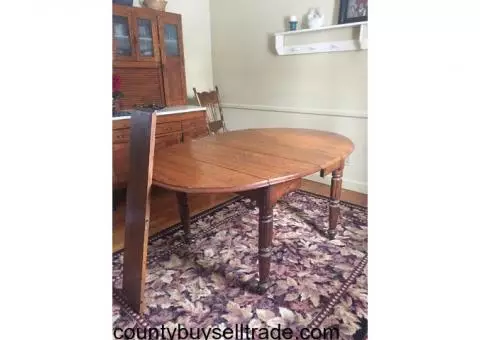 Antique Oval Dinning Room Table