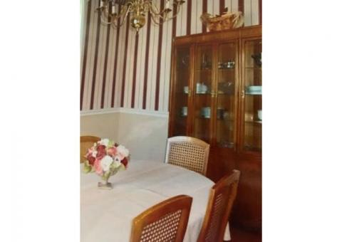 Dining Room Table, 6 chairs and Hutch