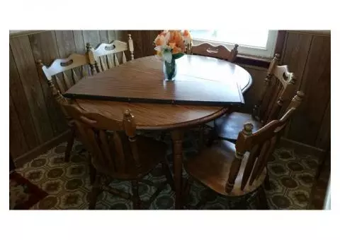 Kitchen table with 6 chairs