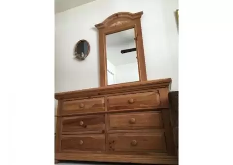 Dresser/2Nightstands/Mirror set