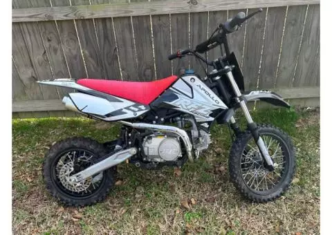 Brand new Dirt Bike $800 - only rode 15 minutes