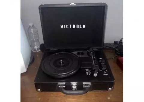 Vicrola Suitcase Vinyl Record Player [Black]