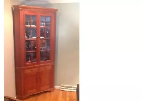 Corner cabinet