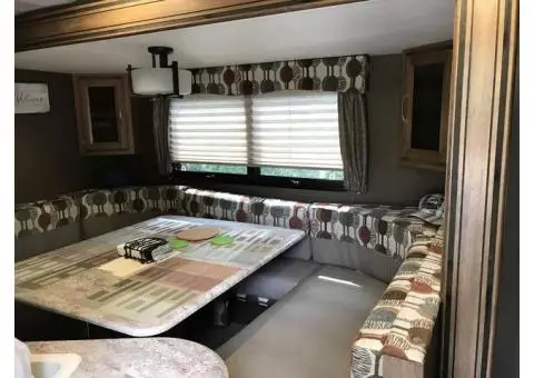 2017 Coachman Apex Travel Trailer 21.5'