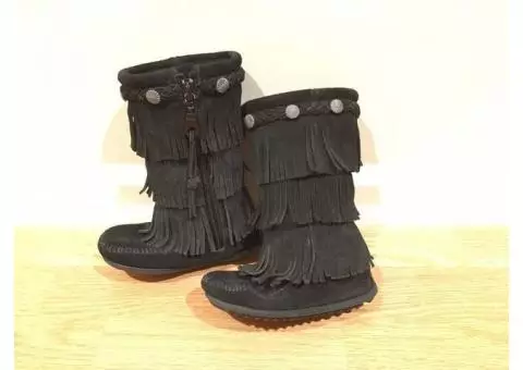 Minnetonka Fringe Boot - child size 8