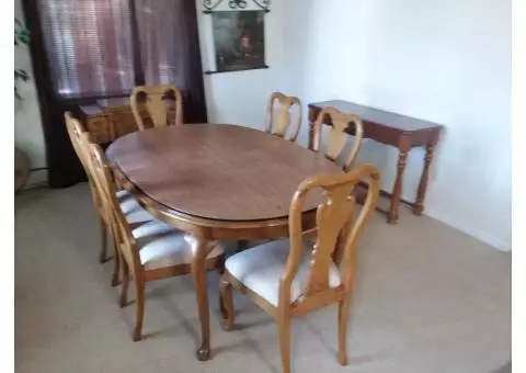 Table & Chairs