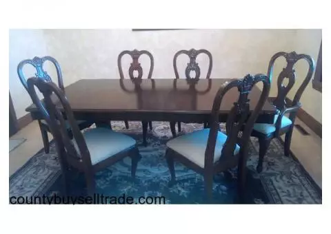 Steinhafels Queen Anne Cherry Dining Table & Chairs
