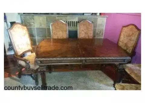 Formal Dining Table & Matching Hutch